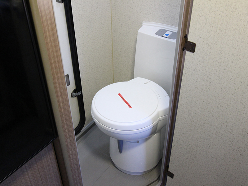 大垣のキャンピングカーレンタル｜トイレ